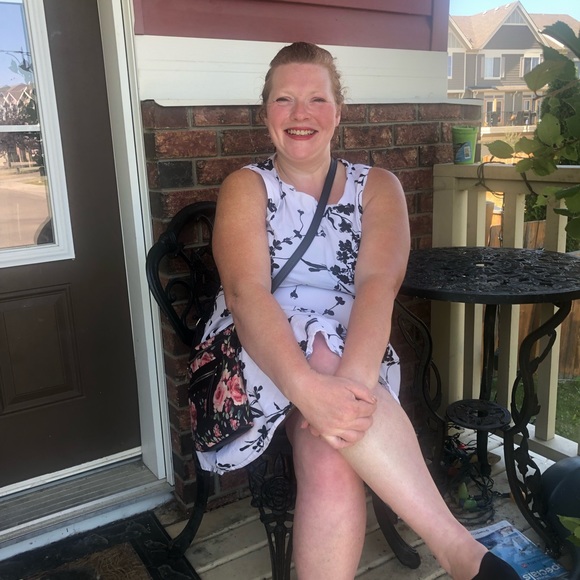 Meet your Posher, Jenny - Picture 3 of 3